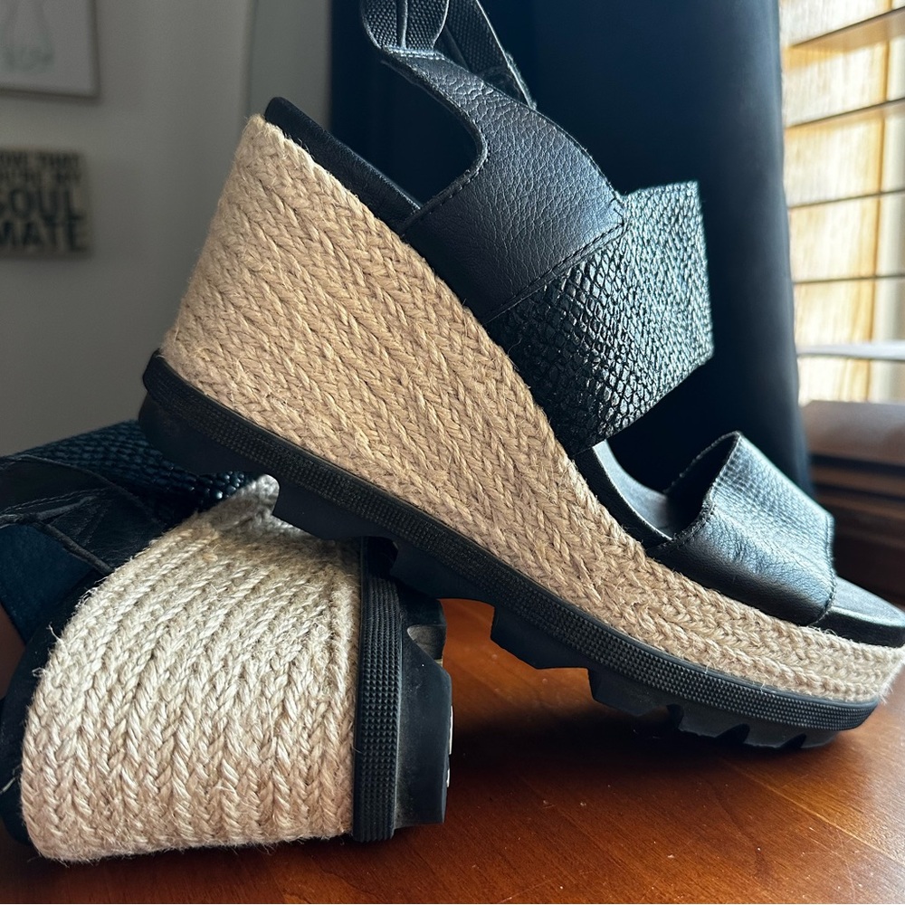 Sorel size 6 black wedges